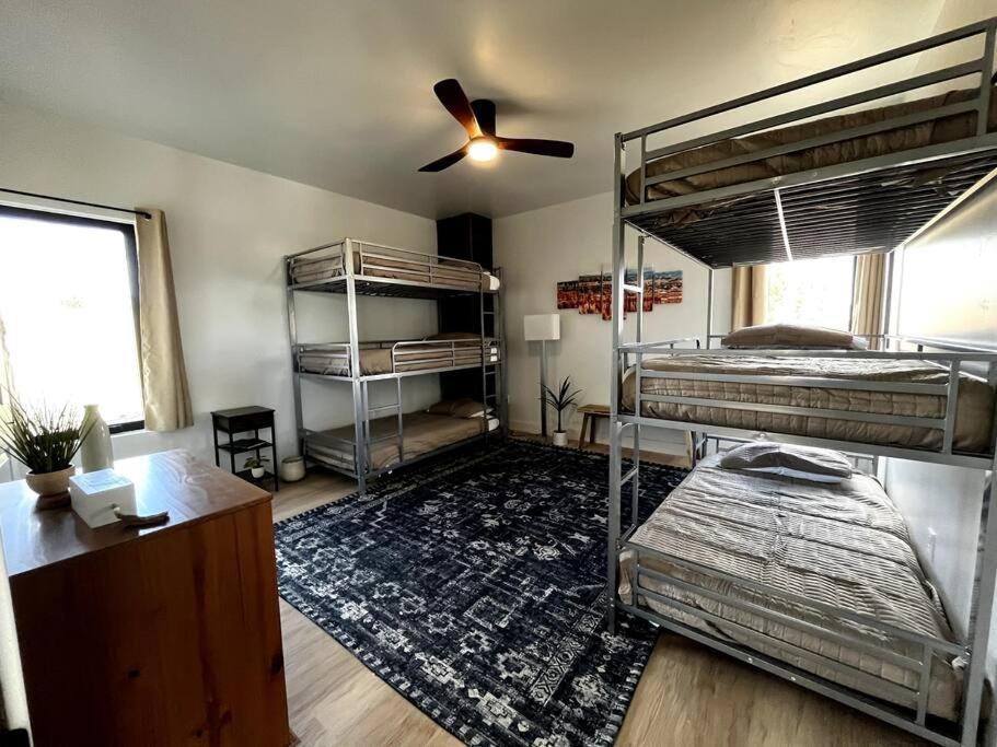 הוילה האץ' Red Rock Retreat Stunning Floor To Ceiling Views מראה חיצוני תמונה