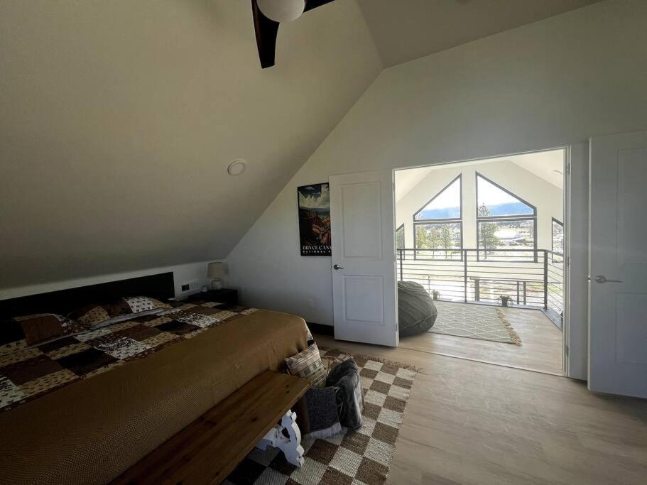 הוילה האץ' Red Rock Retreat Stunning Floor To Ceiling Views מראה חיצוני תמונה