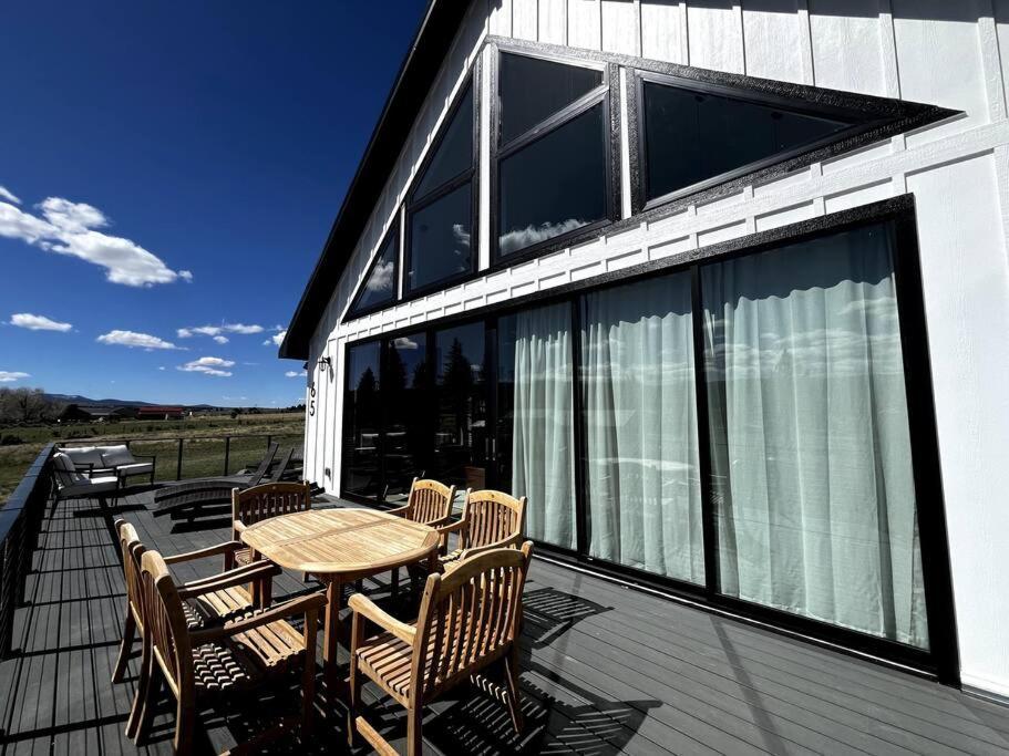 הוילה האץ' Red Rock Retreat Stunning Floor To Ceiling Views מראה חיצוני תמונה