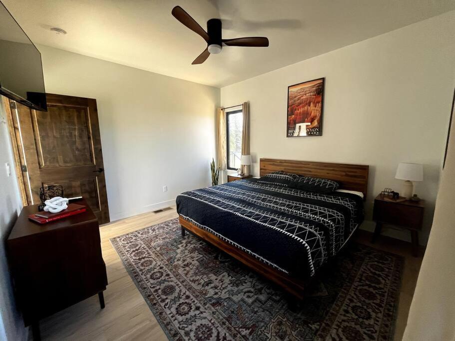 הוילה האץ' Red Rock Retreat Stunning Floor To Ceiling Views מראה חיצוני תמונה