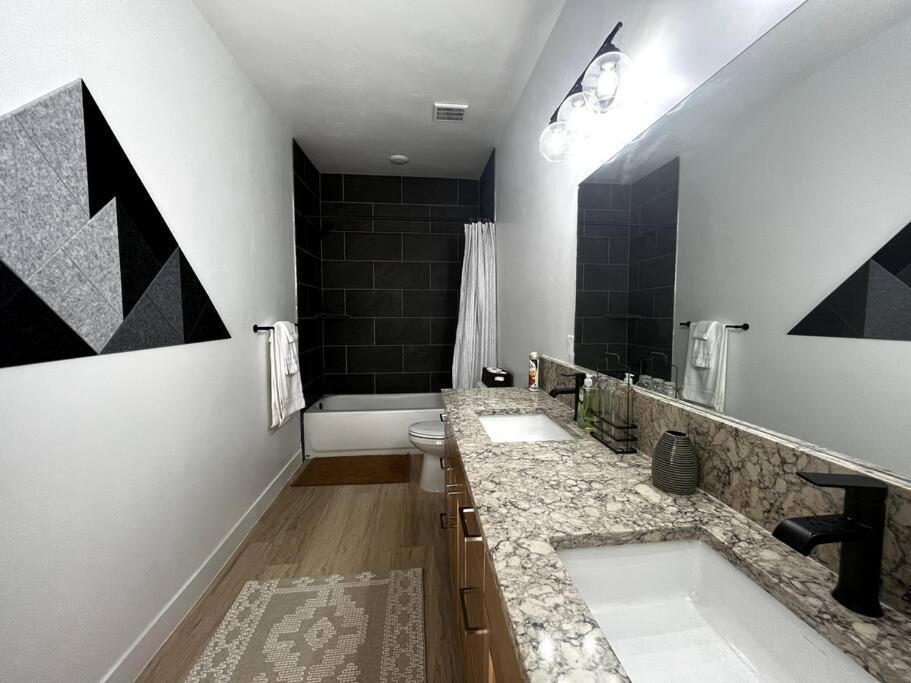 הוילה האץ' Red Rock Retreat Stunning Floor To Ceiling Views מראה חיצוני תמונה